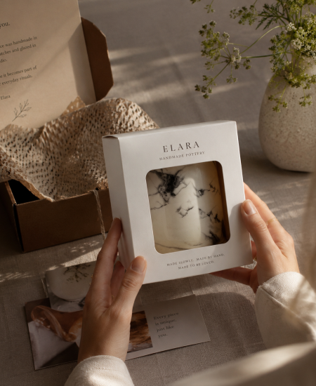 Strategic Window Placement In Gift Boxes To Minimise Glare