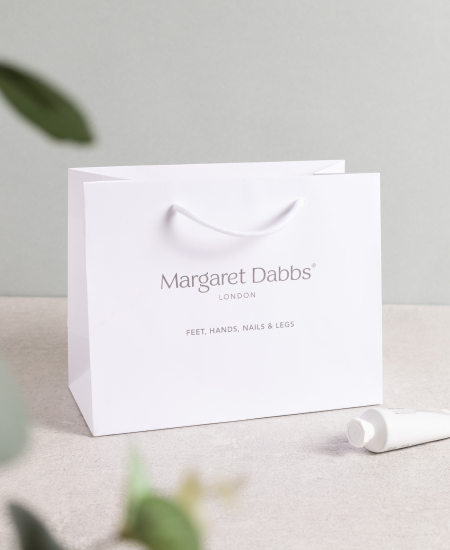 Wholesale Gift Bags Made Simple: MOQs, Samples & Quotes